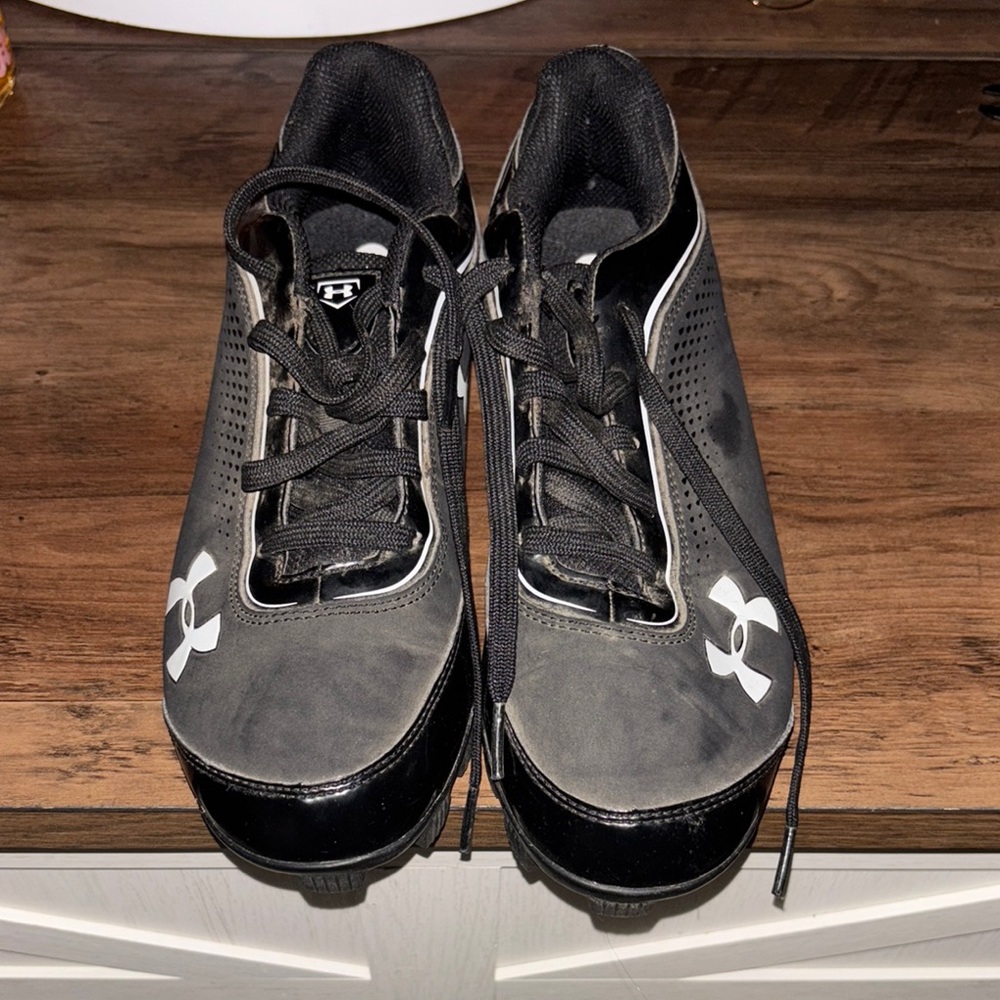 Under Armour Black and White baseball cleats
